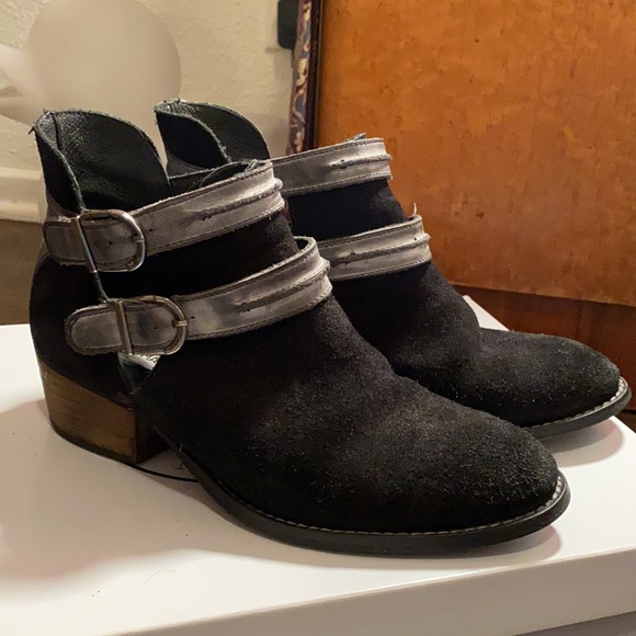 Steve Madden Shoes - LAST CHANCE!  Madden Black and Gray Suede Booties. 7.5